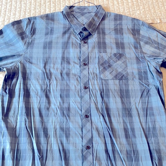 Travis Matthews short sleeve button down - Picture 1 of 4